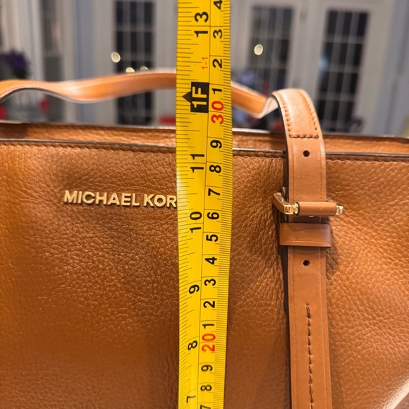 Michael Kors Aria Leather Top Zip Large Tote Handbag Tan/Brown - Picture 12 of 16